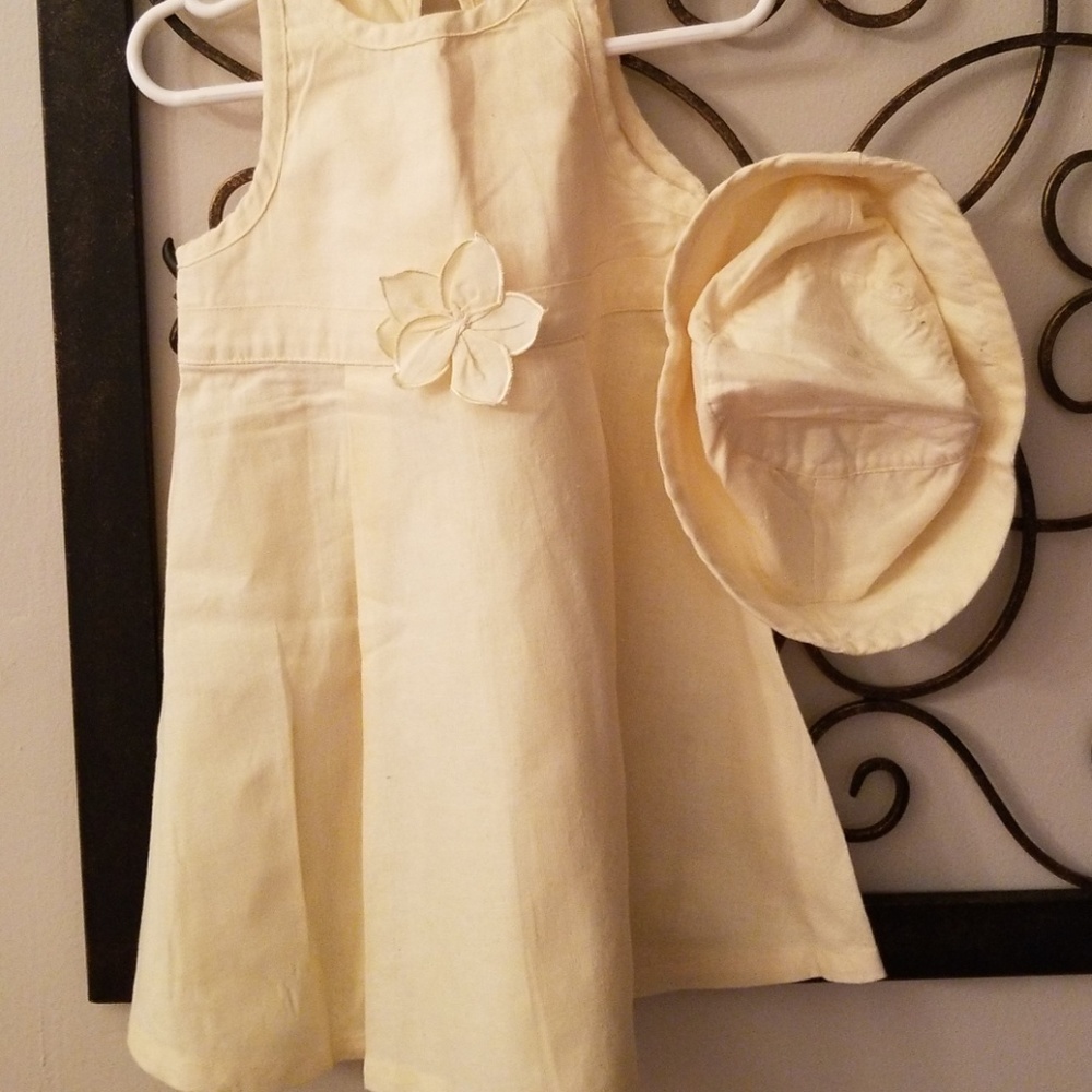 Beautiful linen dress, with flowers on front. Knee length. It's lovely, w/hat